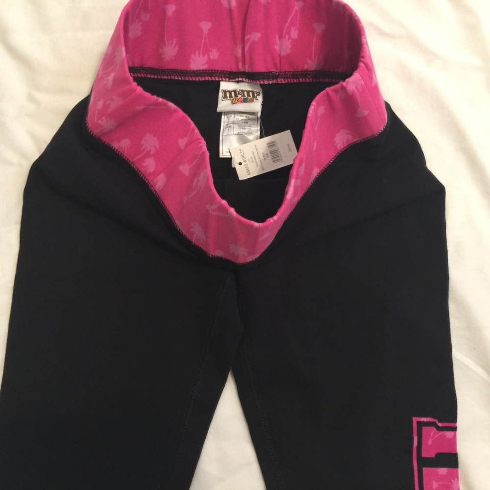 M&M'S WORLD Cropped Yoga Pant Brand New Athleisure
